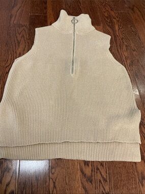 Sleeveless sweater vest size s